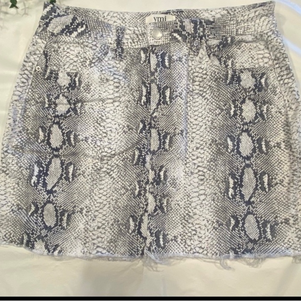 YMI  skirt  junior size 13 / or 31